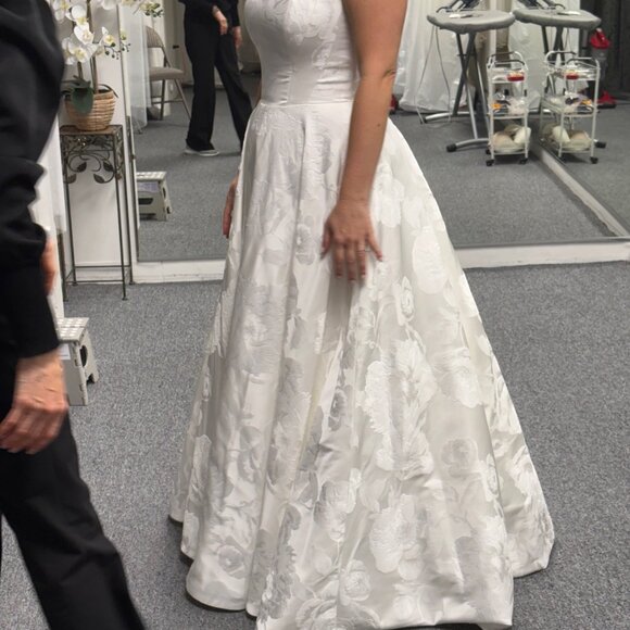 Justin Alexander Wedding Gown - Ivory - Picture 10 of 14